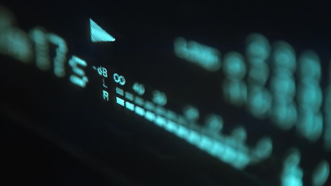 CD播放机的音乐水平指示灯亮蓝色
