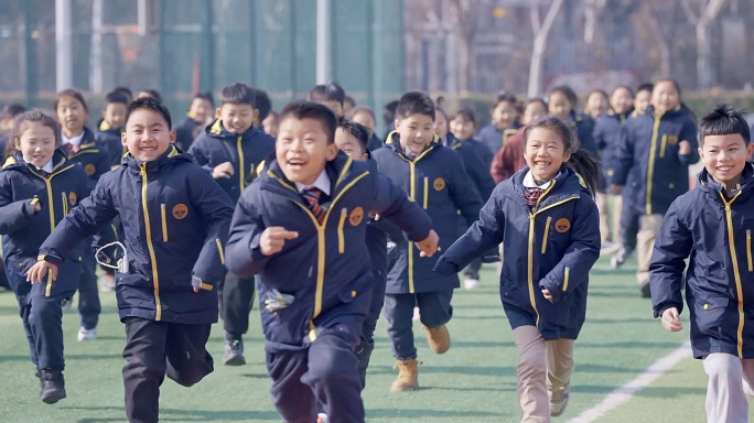 南京外国语学校宿迁分校学生上课玩耍