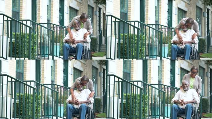美国黑人老年妇女在轮椅上拥抱配偶