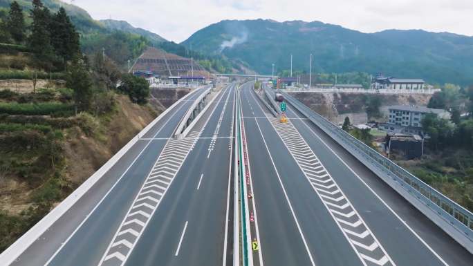 4K航拍浙江景宁城市道路