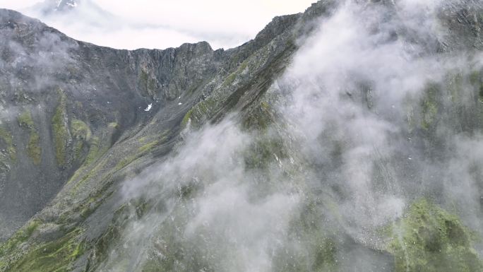 航拍川西旅游景点云绕雅拉雪山云雾袅绕