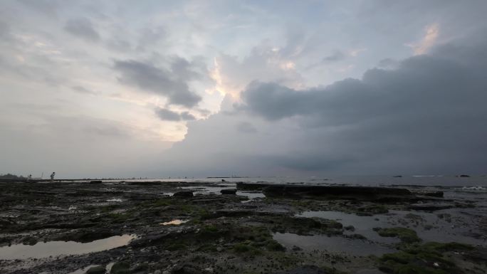 广西涠洲岛礁石五彩滩延时视频
