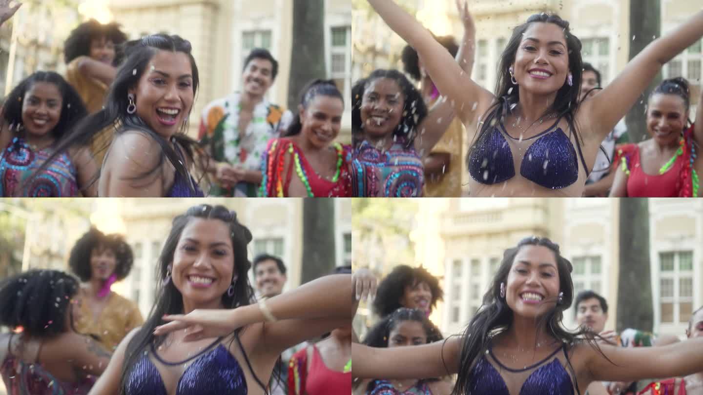 巴西狂欢节:快乐的女人在狂欢节上跳舞