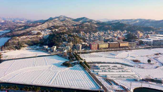 浙江台州玉环雪景航拍山脉 田园河流视频