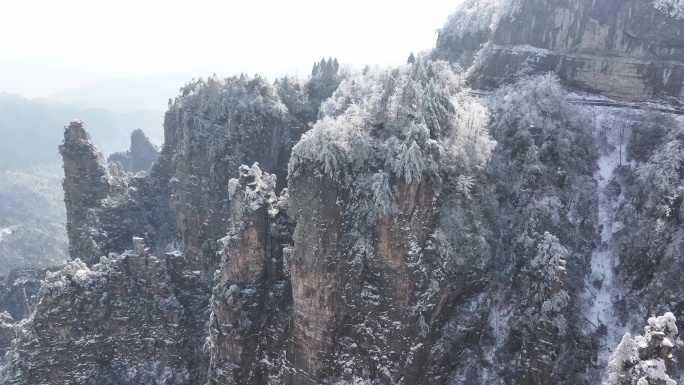 航拍 张家界天子山雪景 西海峰林