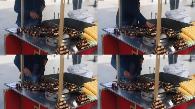 一名土耳其男子开着街头马车向游客兜售烤栗子和煮香玉米