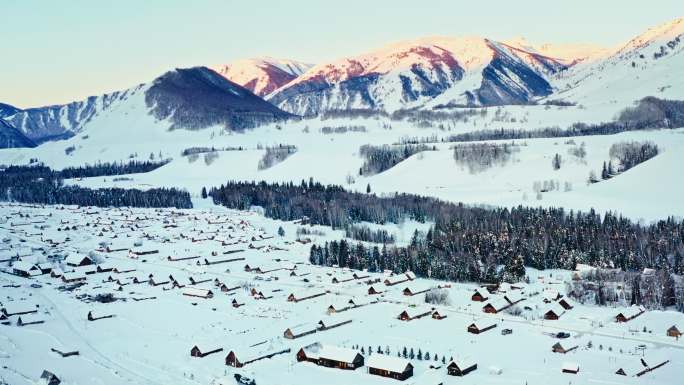新疆阿勒泰冬季雪景，禾木