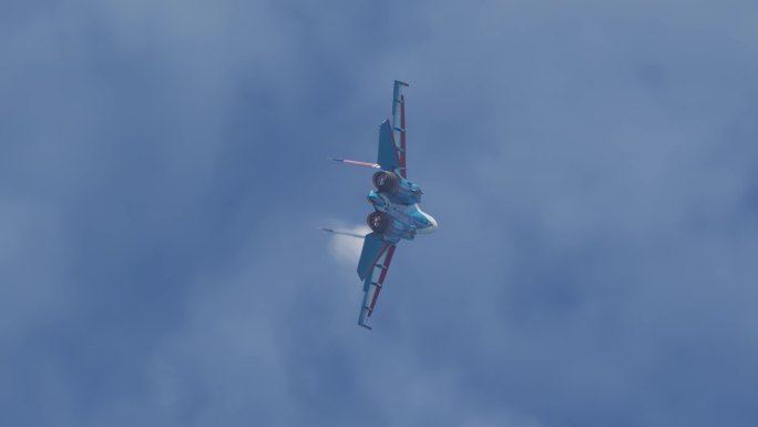 俄罗斯勇士苏Su-35S航展飞行表演