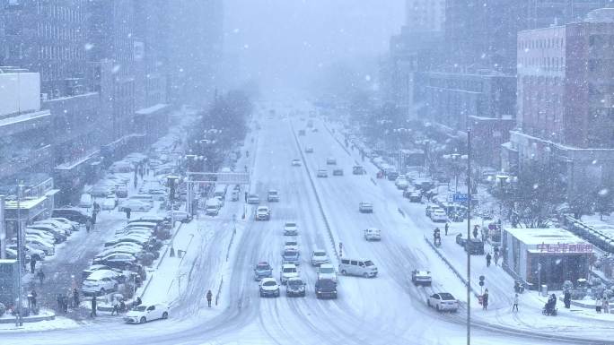 城市下雪街道航拍