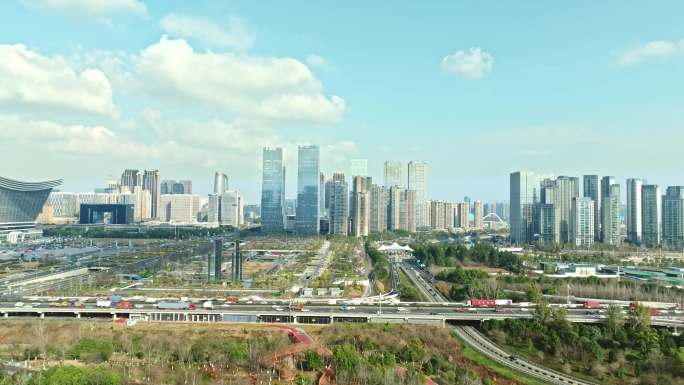 成都高新区绕城高速与成都金融城天际线高楼