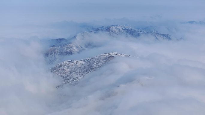 4K 冬天云雾缭绕的雷公山雪景17