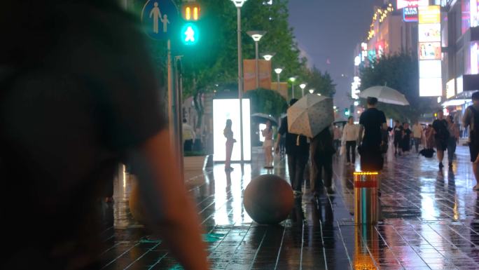 夜晚城市街道街头人流行人街景夜景逛街素材