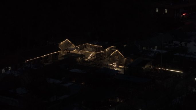 航拍俯瞰威海市环翠区里口山王家疃村夜景