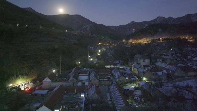 航拍俯瞰威海市环翠区里口山王家疃村夜景