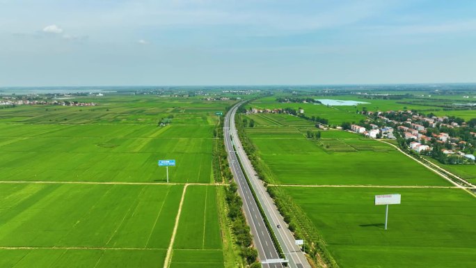 高速  高铁 田园  麦田  乡村振兴