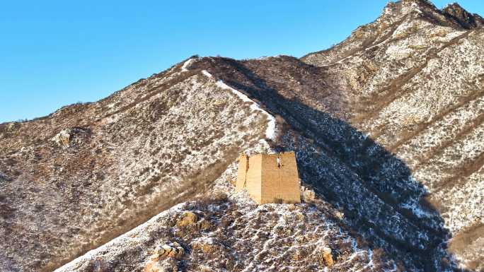 航拍雪后青边口长城