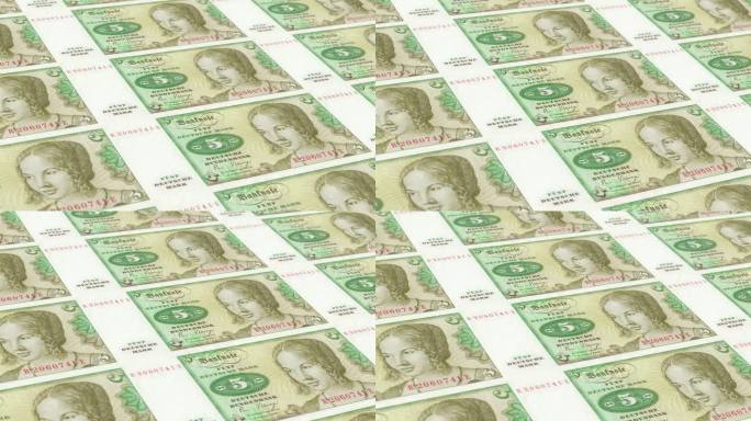 德国5号马克纸币印钞厂，印5号德国马克，印刷机印出德国马克，由货币印刷机印钞5号德国马克纸币观察面和