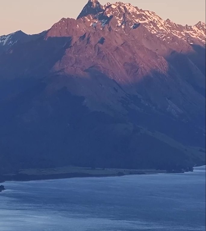 高清竖屏航拍新西兰格林诺奇清晨日出