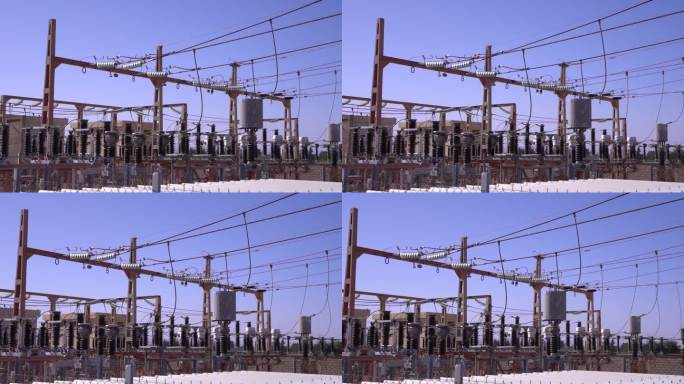 高空高压变电站:高塔和广泛的配电电缆的广角视图