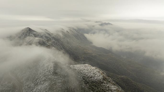 南宁冬日大明山景区雾凇云海景观