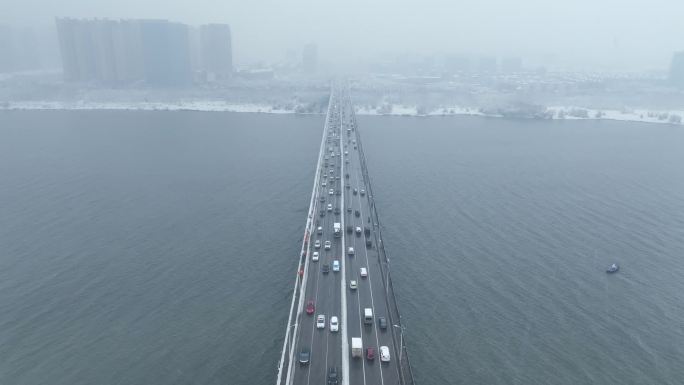 航拍长沙雪景湘江猴子石大桥2