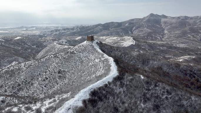 航拍雪后青边口长城