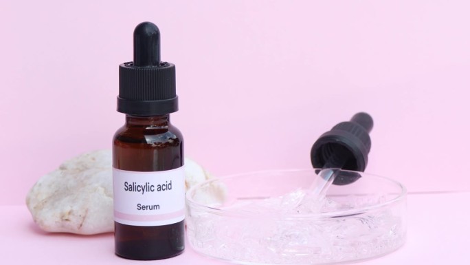 瓶装水杨酸，用于治疗或医学美容的物质