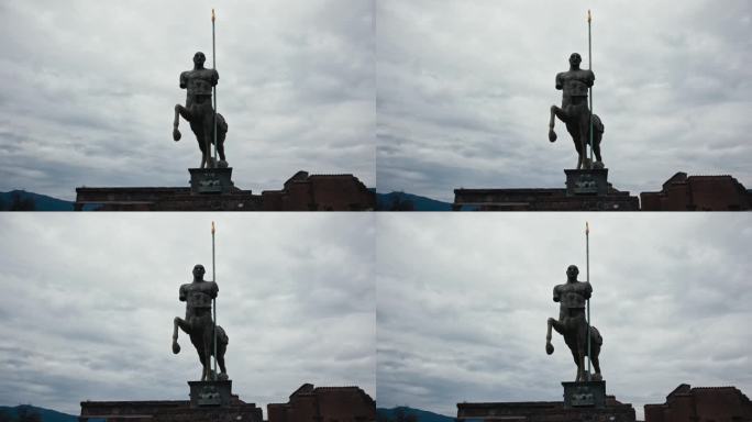 意大利庞贝广场的青铜半人马雕塑