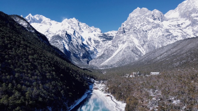 丽江玉龙雪山航拍雪山低视角冬天河道