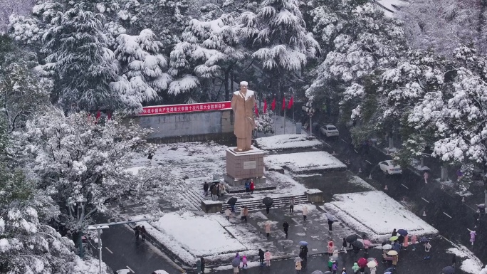 长沙岳麓山脚下东方红广场雪景航拍