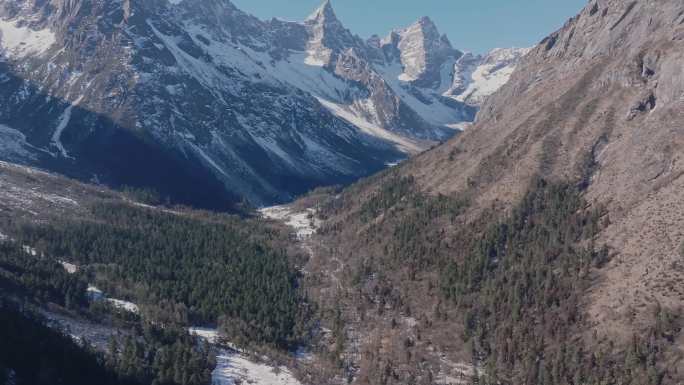 航拍冬天四川阿坝州毕棚沟景区雪景