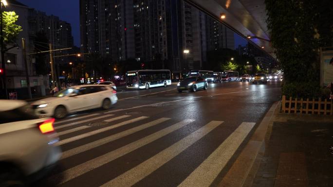 上海高架下的车流夜景