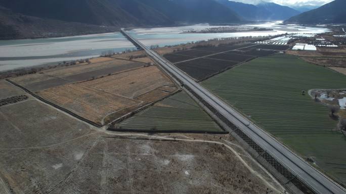 林芝至米林高速公路