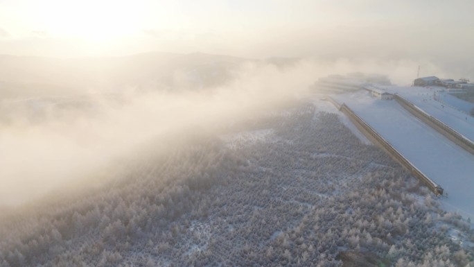 绝美雾凇云海日落 万龙滑雪场山顶