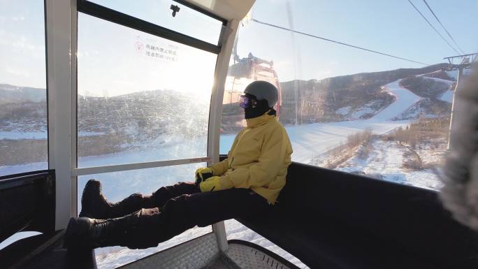 滑雪 乘坐缆车 一个人的惬意