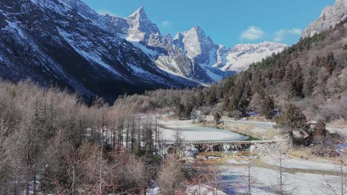 航拍冬天四川阿坝州毕棚沟景区风景