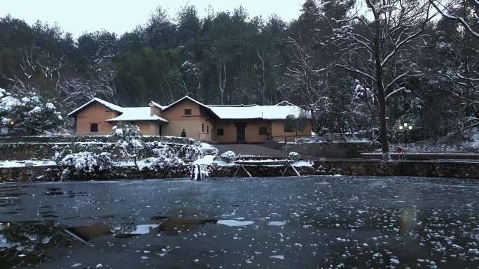 实拍湖南韶山毛泽东故居雪景