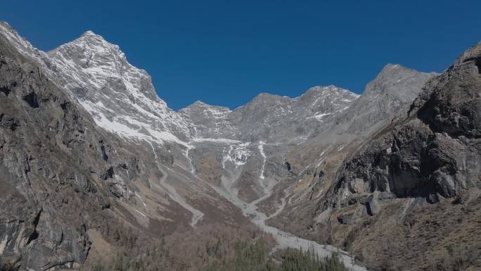 航拍四川阿坝双桥沟雪山