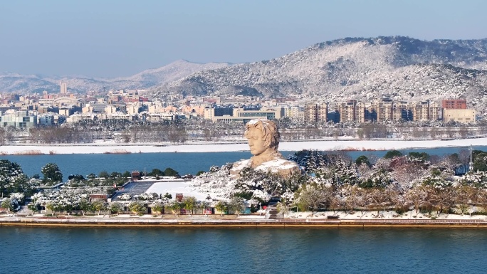 长沙橘子洲毛泽东雕塑罕见雪景航拍