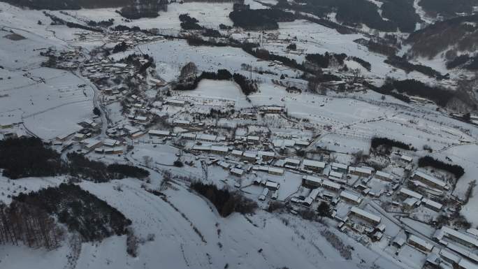 吉林松岭雪村旅游雪景山村空镜