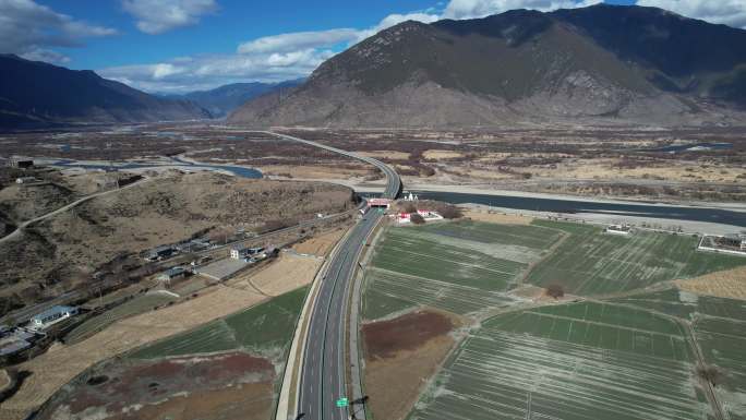 林芝机场高速和雅尼湿地