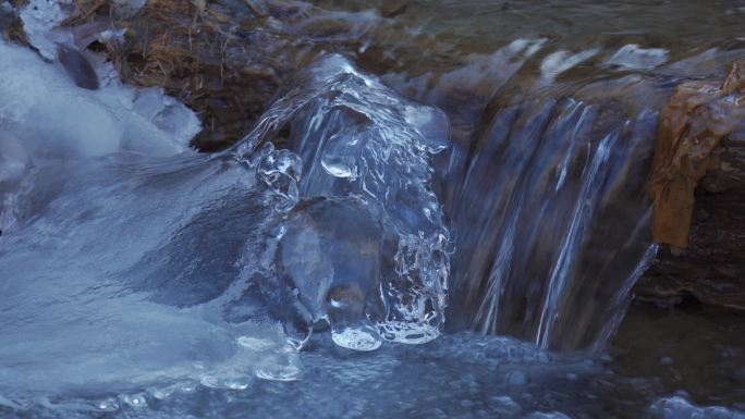 小溪流水