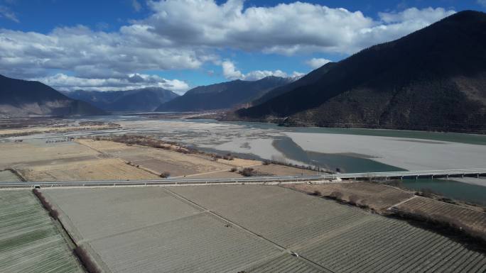 林芝机场高速和雅尼湿地