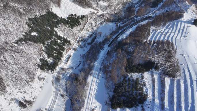 吉林松岭雪村扶贫火车旅游雪景山村空镜