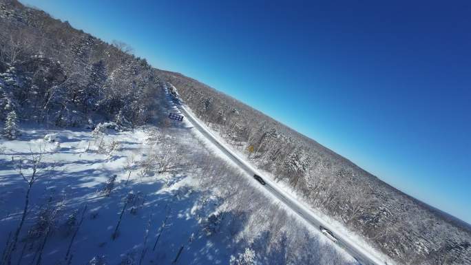 4K FPV穿越机延吉冬季雪岭森林穿梭