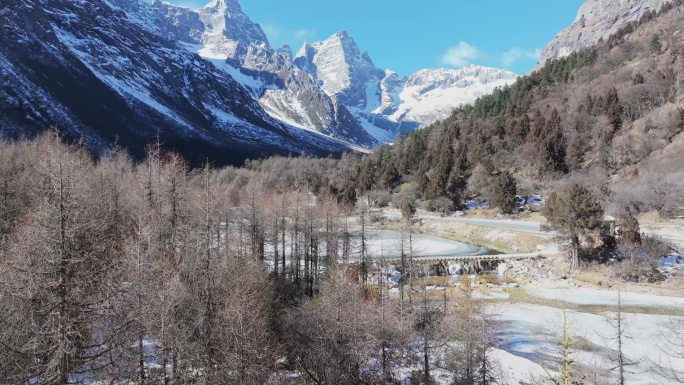 航拍冬天四川阿坝州毕棚沟景区风景