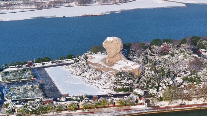 大雪后的长沙橘子洲头毛泽东雕塑绝美实拍