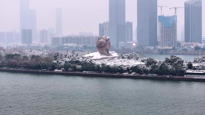 长沙橘子洲毛泽东青年雕塑罕见雪景航拍