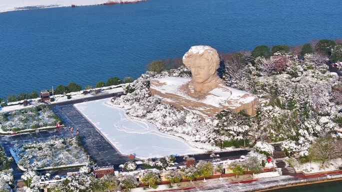 大雪后的长沙橘子洲头毛泽东雕塑绝美实拍