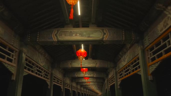 北京颐和园佛香阁下长廊春节红灯笼